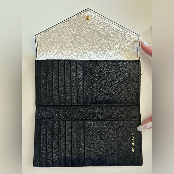 Michael Kors Wallet - Picture 3 of 5
